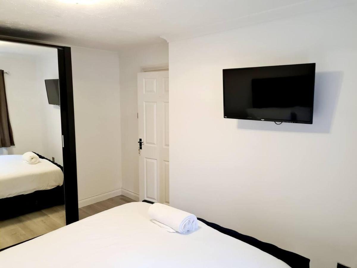 Modern & Spacious - Walk To London Excel- Parking Dış mekan fotoğraf